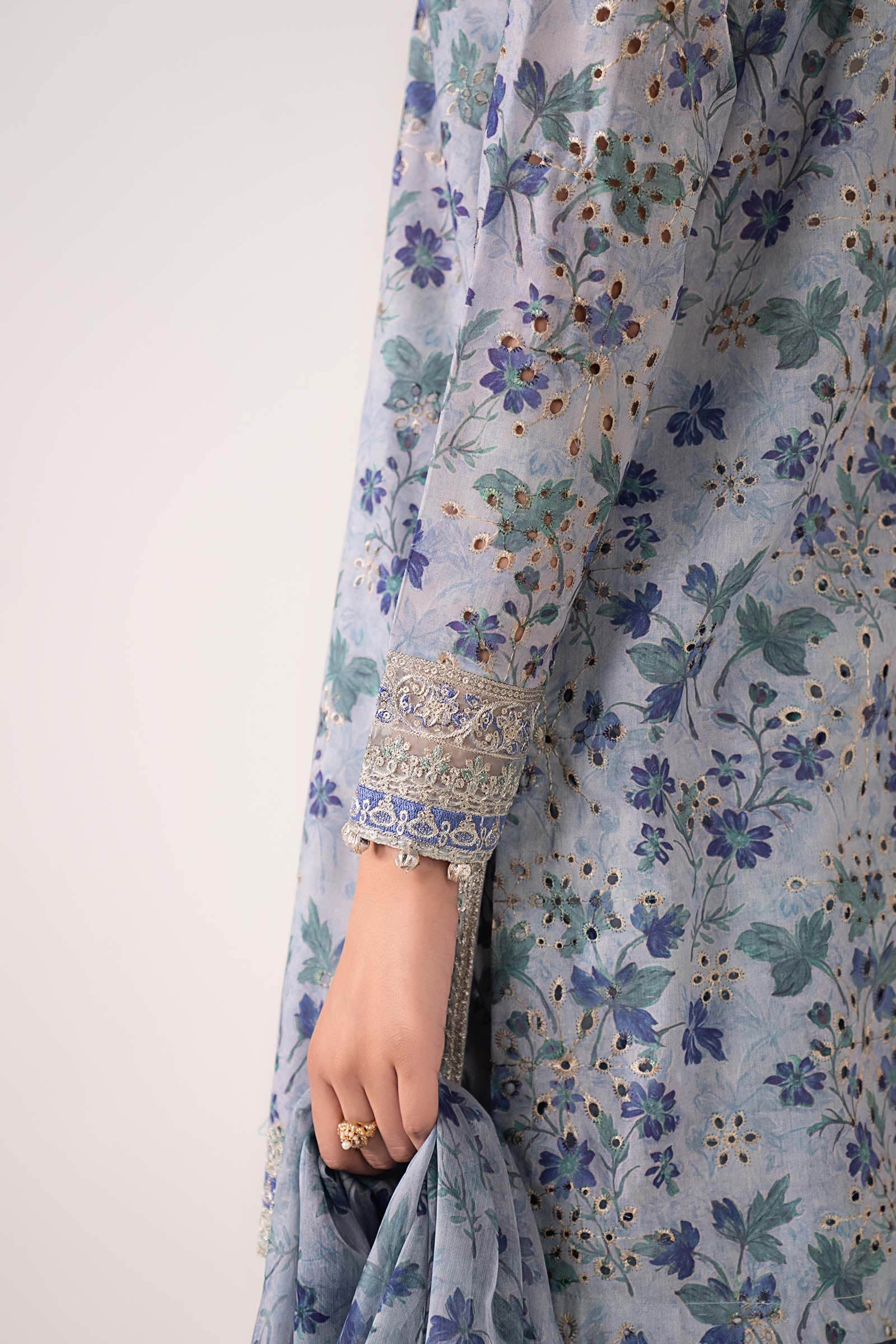 3 Piece Embroidered Lawn Suit - Image 10