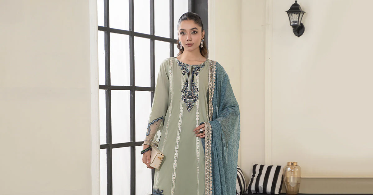 3 Piece Embroidered Lawn Suit - Image 7