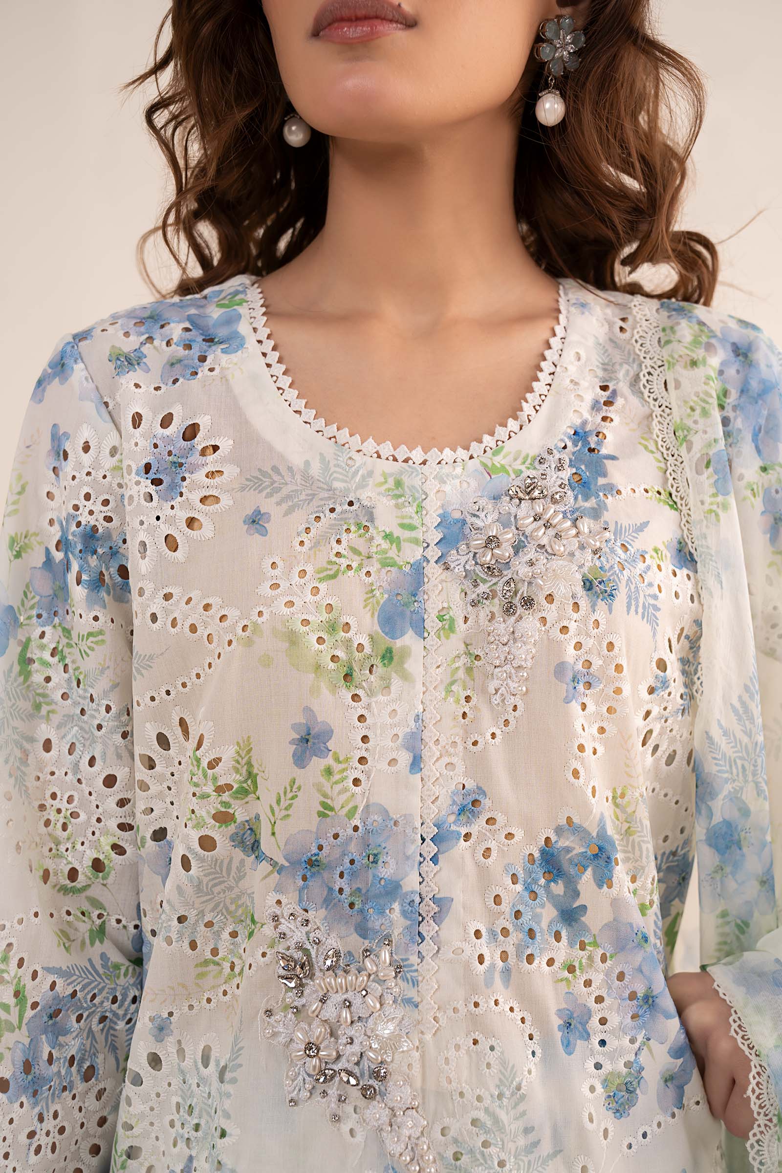 3 Piece Embroidered Lawn Suit - Image 7