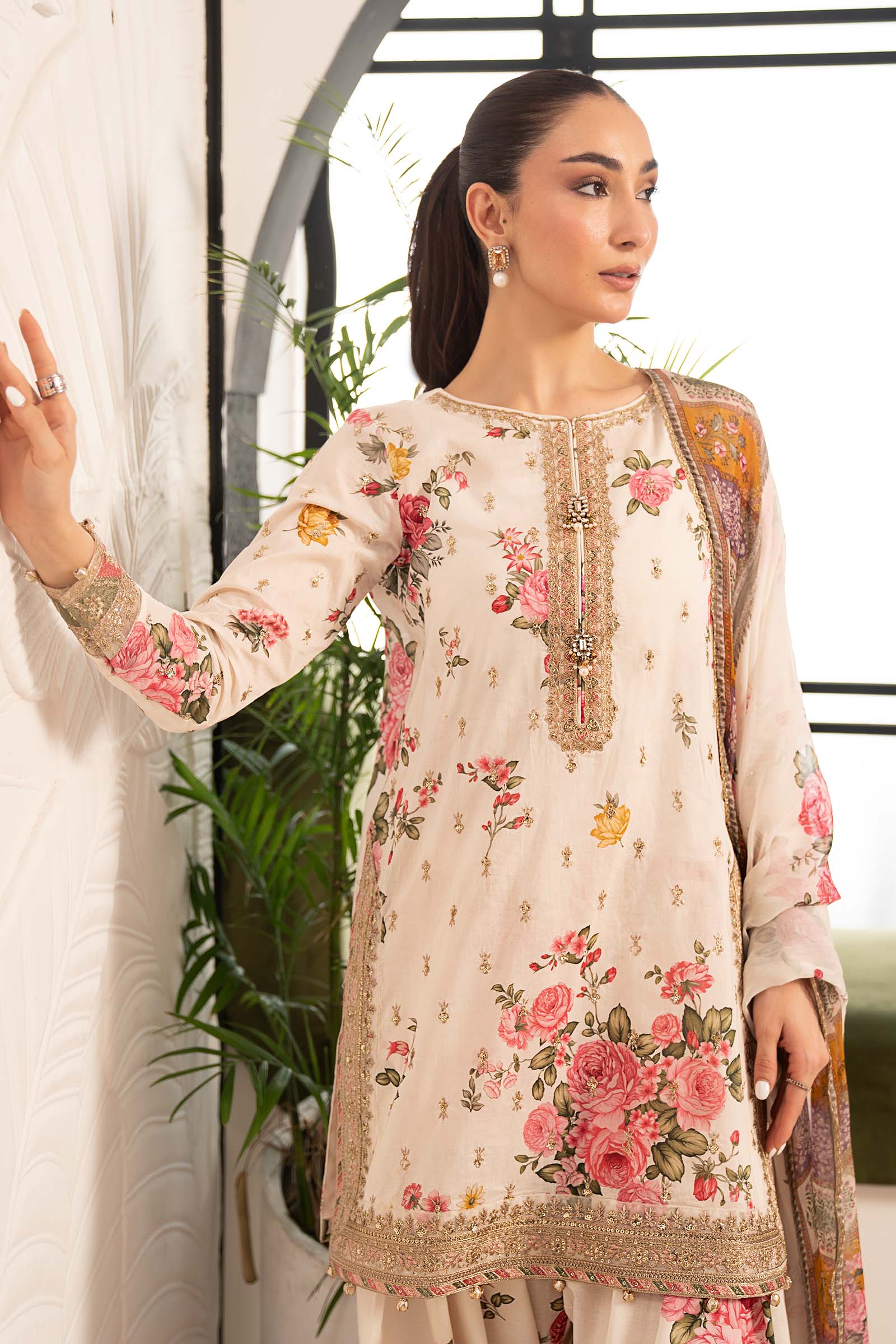 3 Piece Embroidered Lawn Suit - Image 2