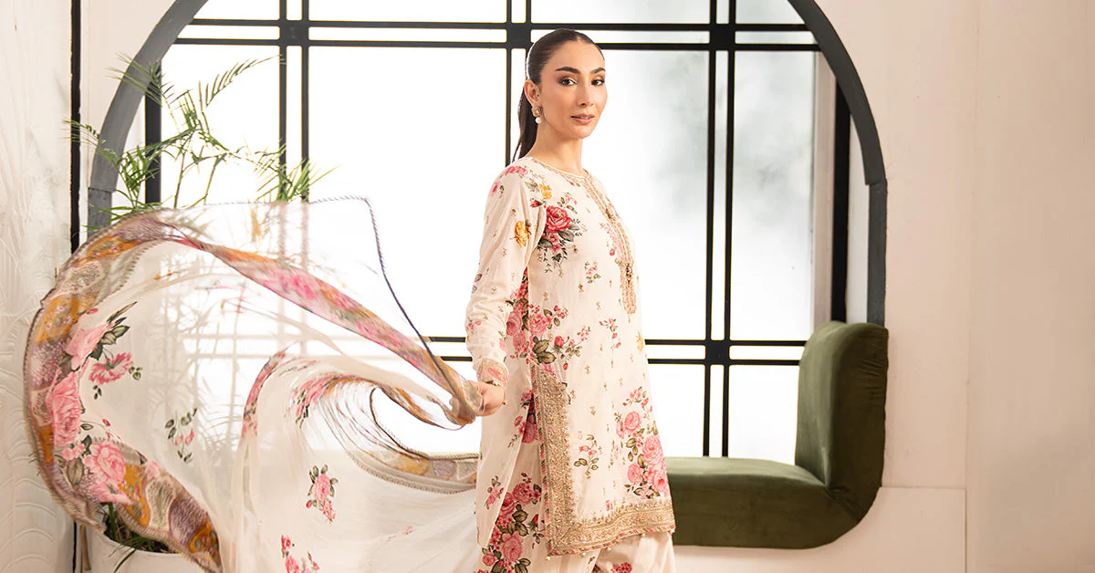3 Piece Embroidered Lawn Suit - Image 9