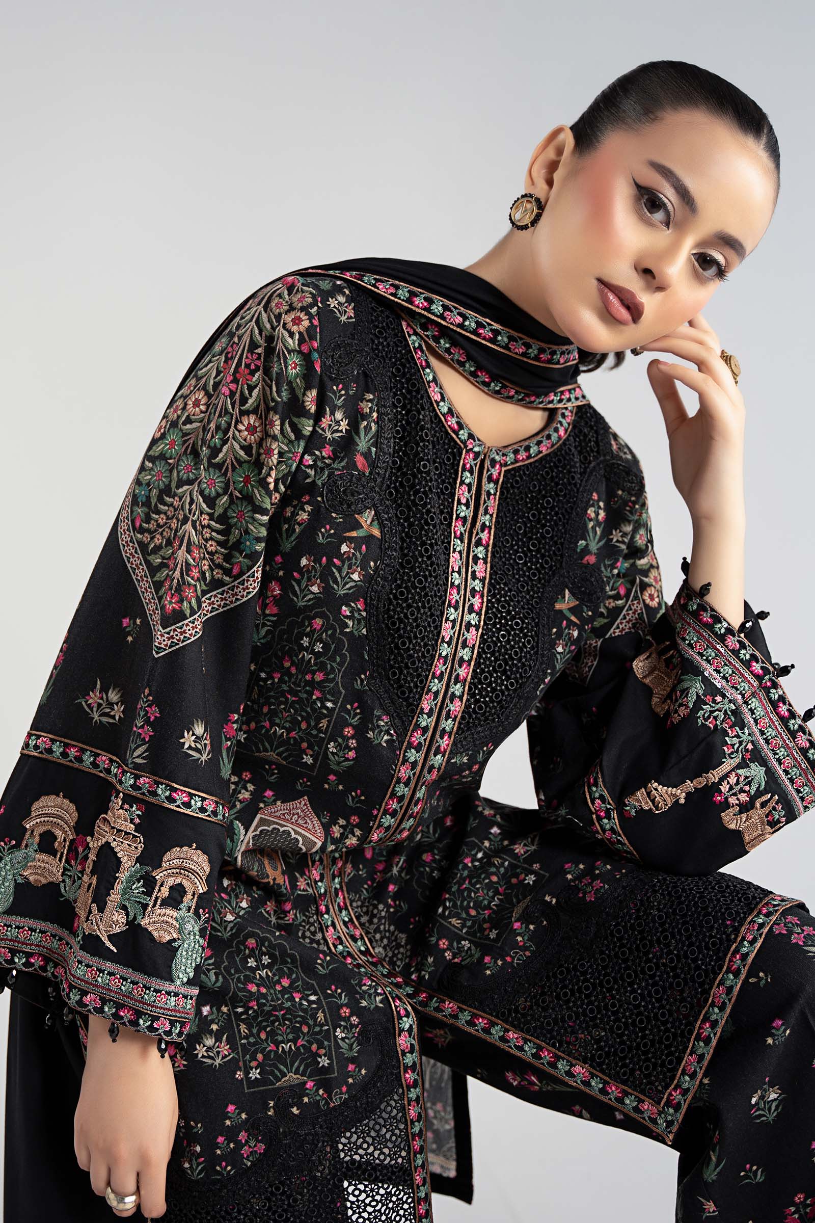 3 Piece Embroidered Khaddar Suit - Image 5