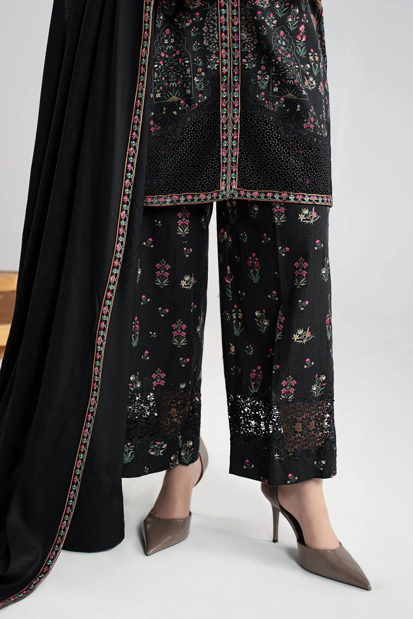 3 Piece Embroidered Khaddar Suit - Image 9