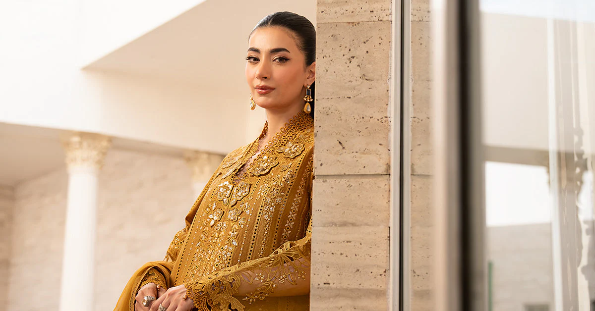 3 Piece Embroidered Lawn Suit - Image 9
