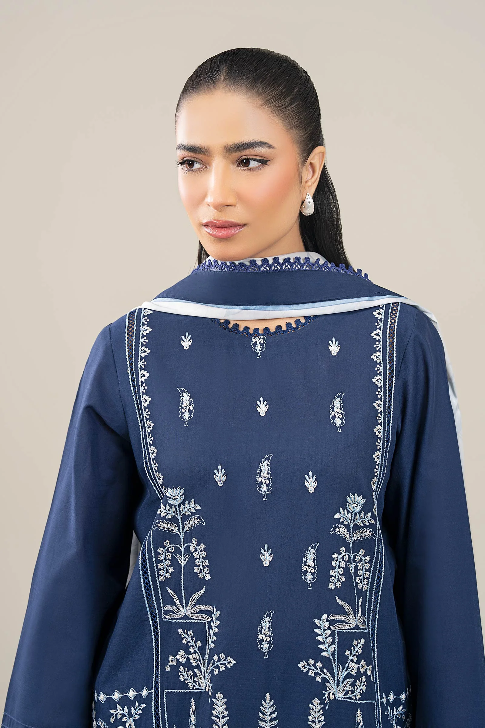 3 Pc Embroidered Crosshatch Lawn Suit - Image 3
