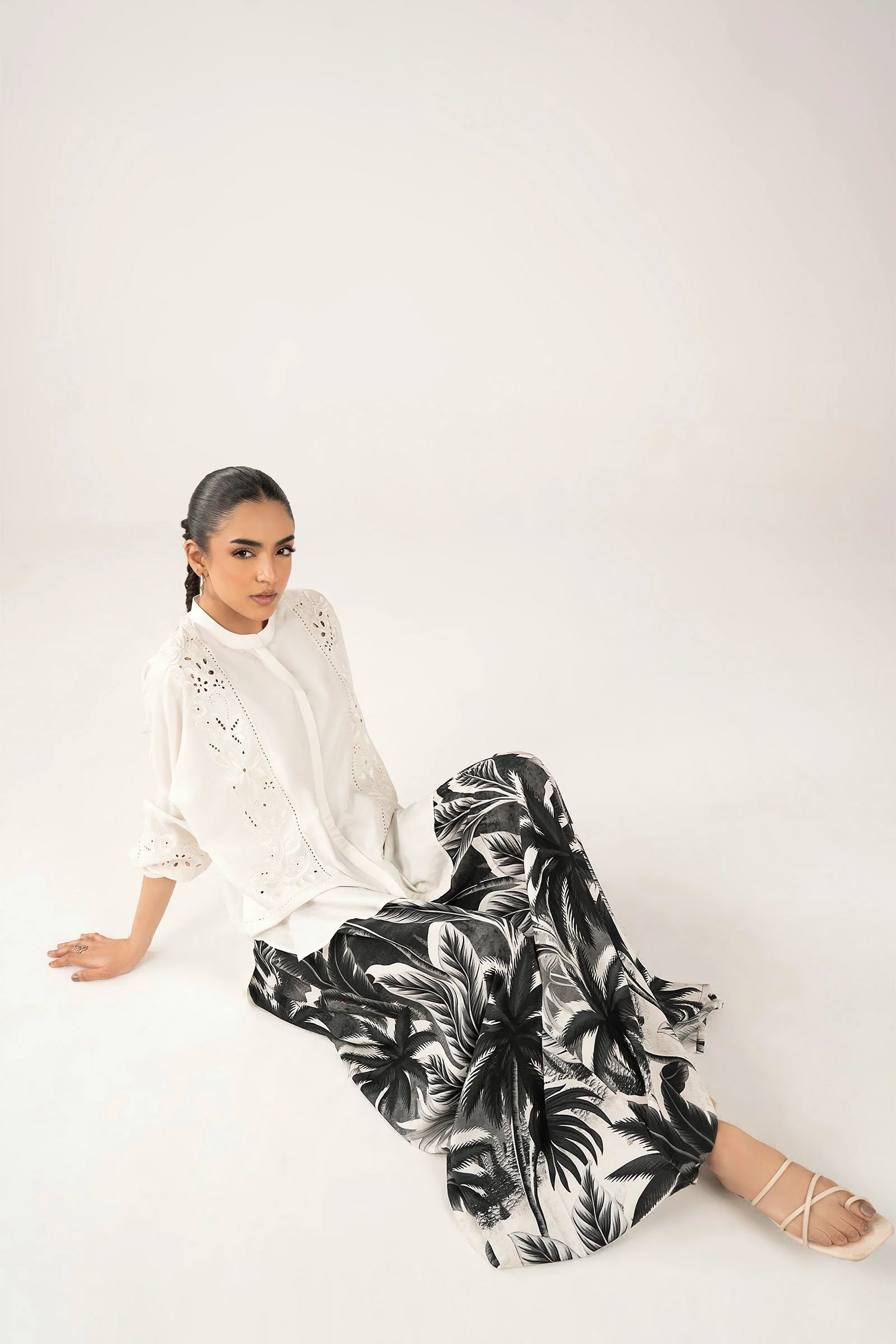 2 Pc Embroidered Arabic Lawn Skirt Set - Image 6