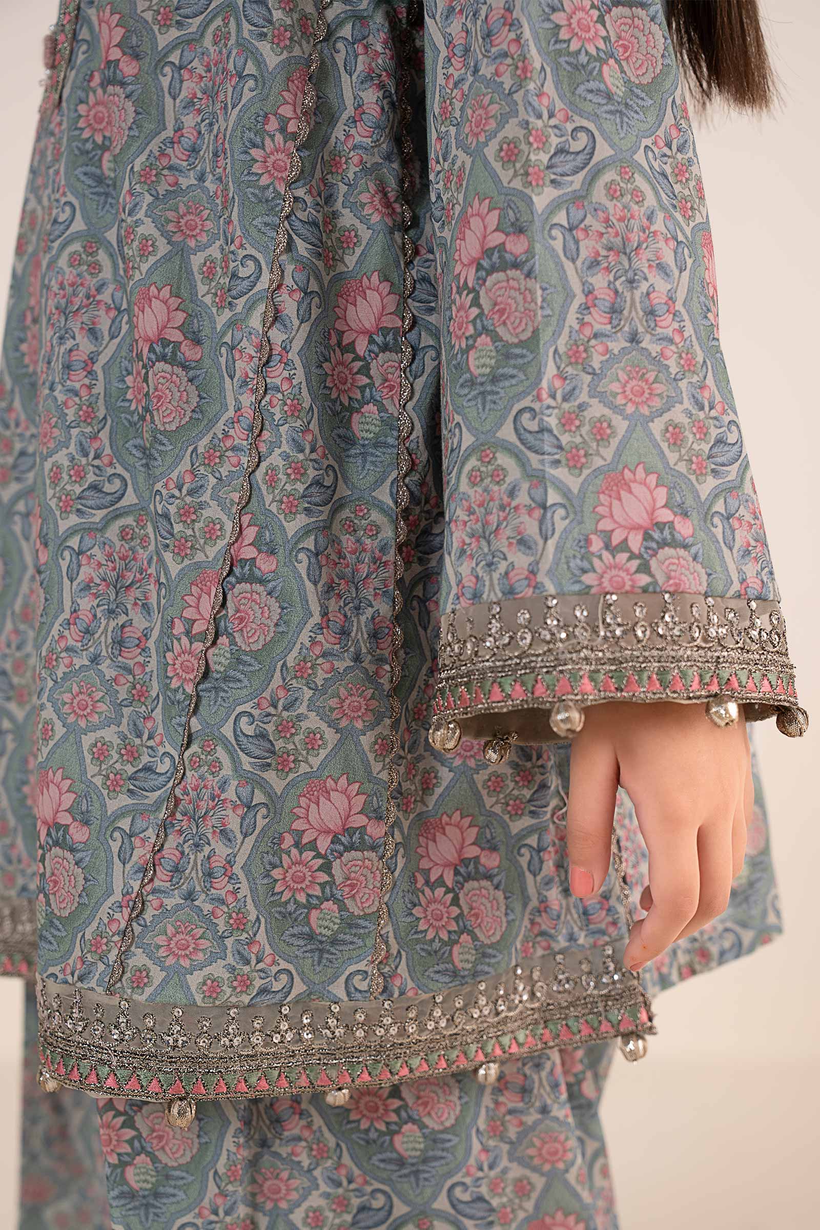 3 Piece Embroidered Lawn Suit - Image 7