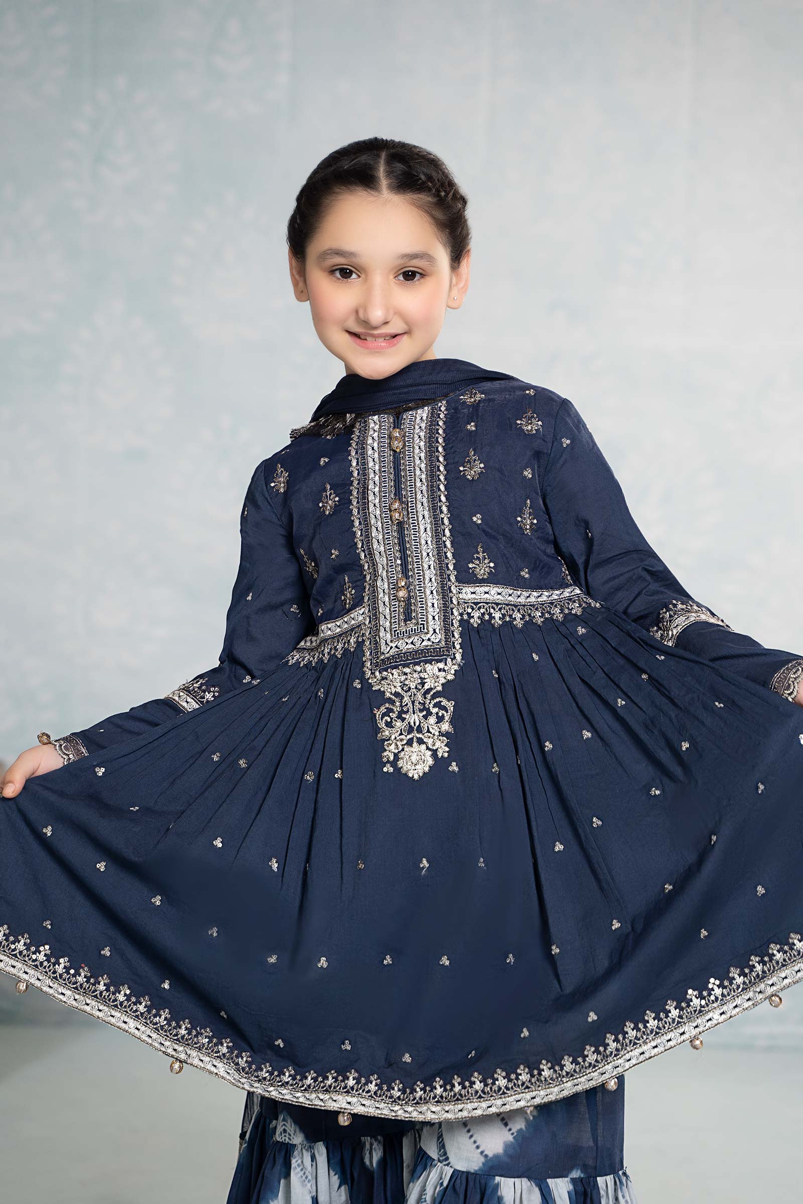 3 Piece Embroidered Lawn Suit - Image 4