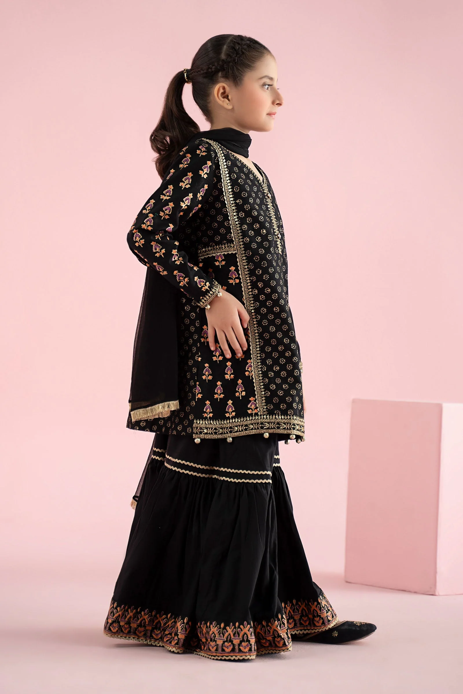 3 Piece Embroidered Karandi Suit - Image 6