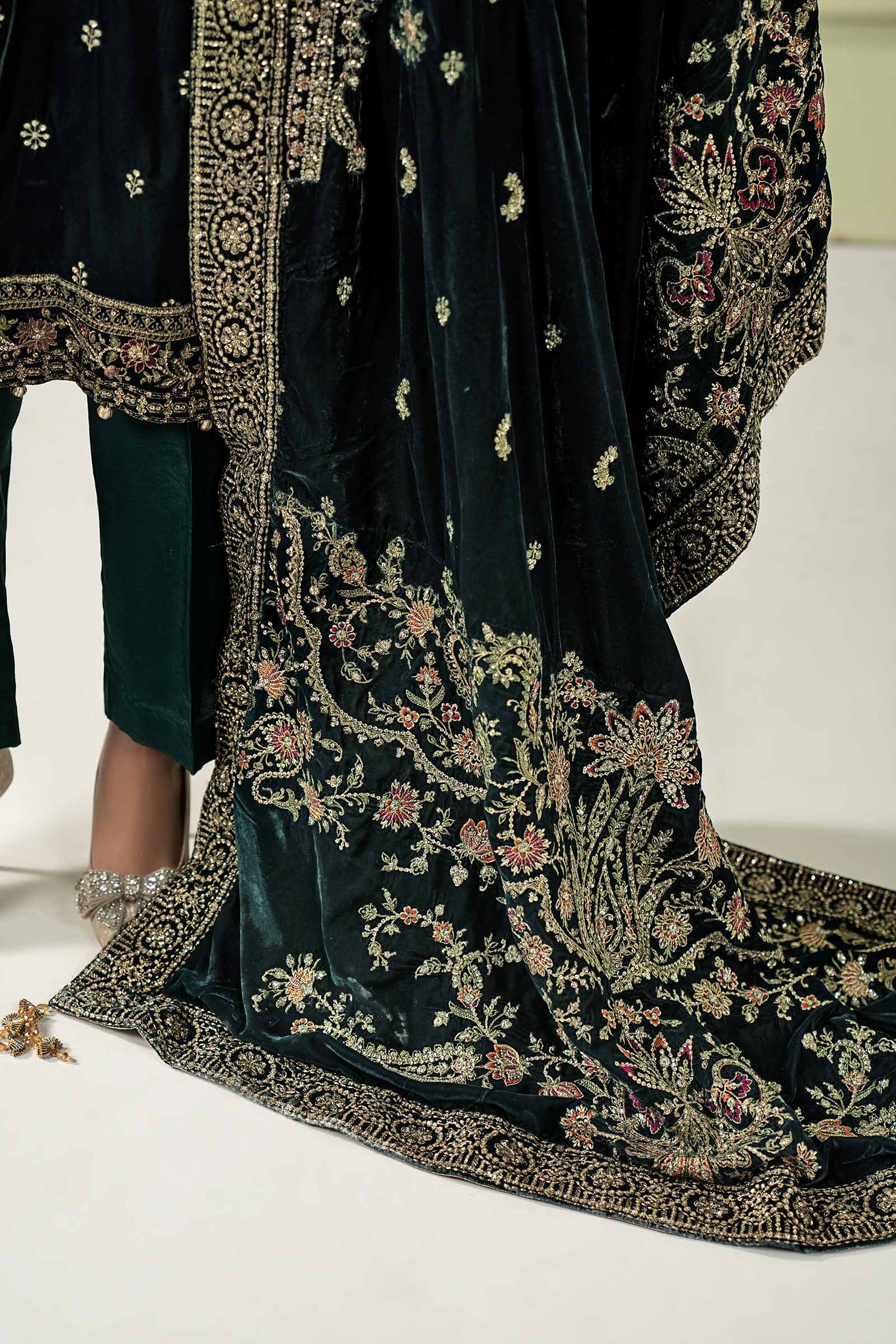 3 Piece Embroidered Velvet Suit - Image 7