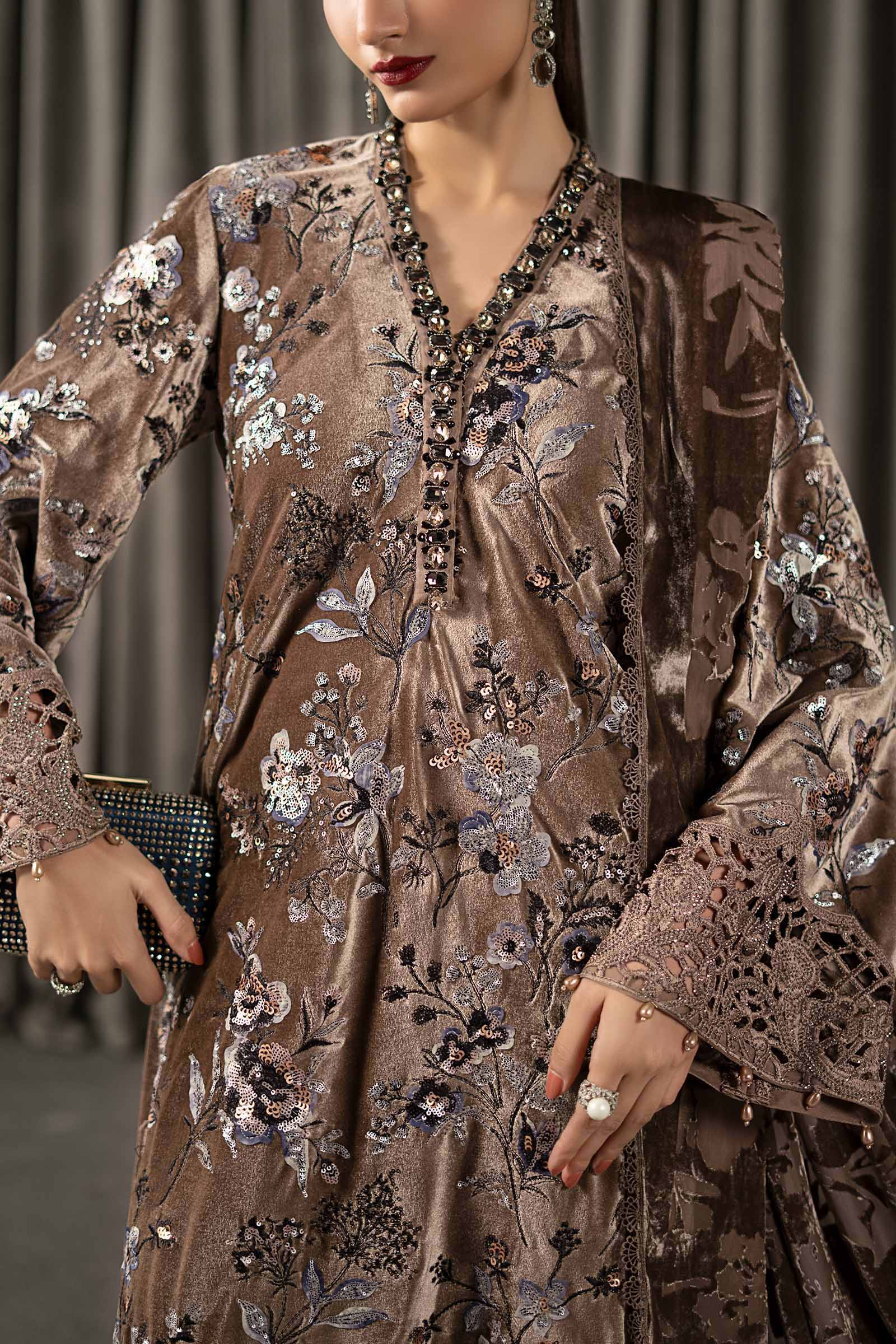 3 Piece Embroidered Velvet Suit - Image 5